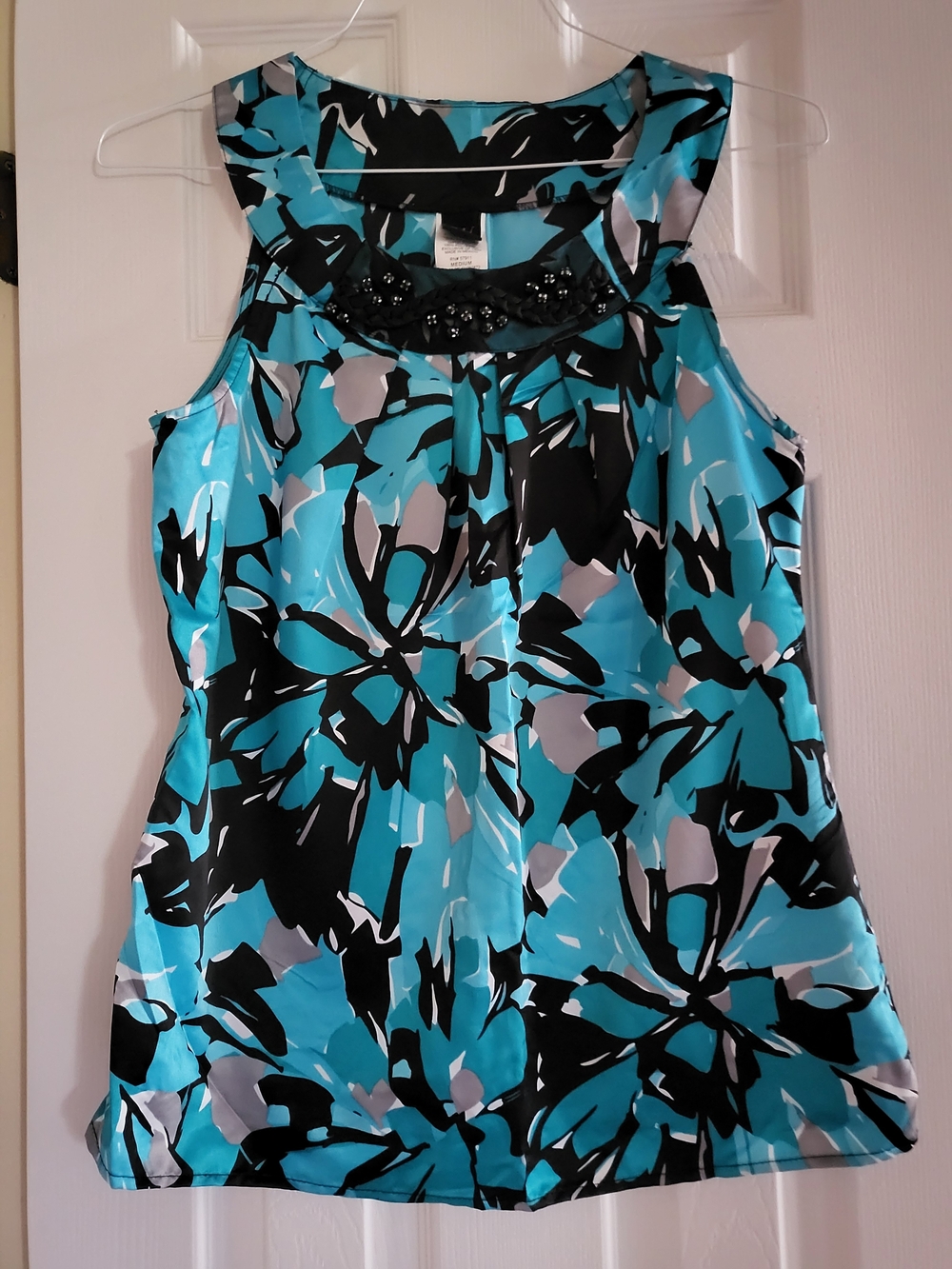 Wrapper Brand Turquoise Black Floral Beaded Neck Shell Top Size Medium